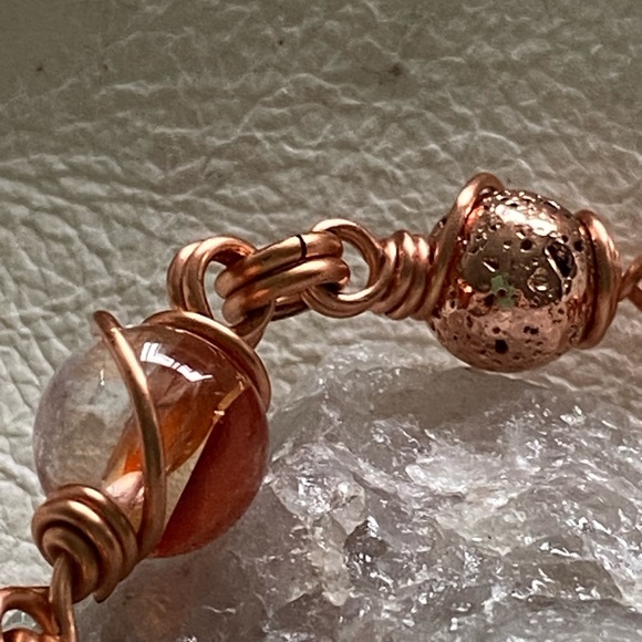 Albert Gilles Art - hand-made by DianeGilles copper and cherry quartz bracelet - Picture 7 of 8